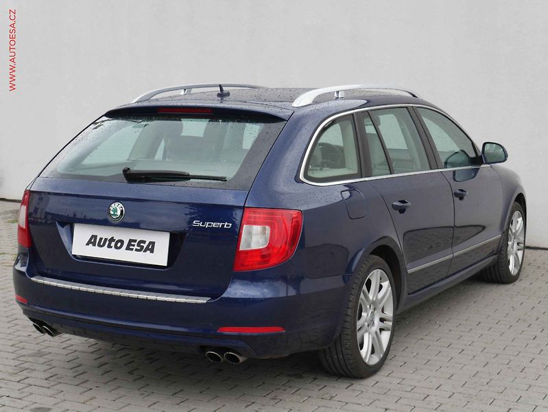 Škoda Superb (2010) 3.6 FSi 4x4, ČR, Exclusive - fotka 4 z 21
