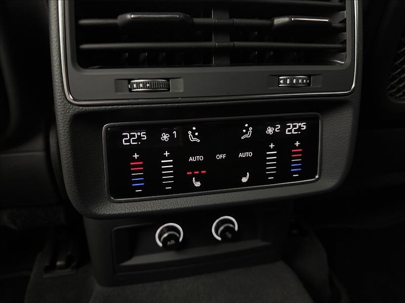 Audi SQ7 4,0 CERAMIC 7MÍST NV MASÁŽ TZ - fotka 41 z 53