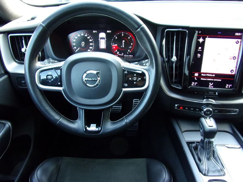 Volvo XC60 (2018) 2.0D4 140kW AWD R-LINE 148 000 - fotka 14 z 31