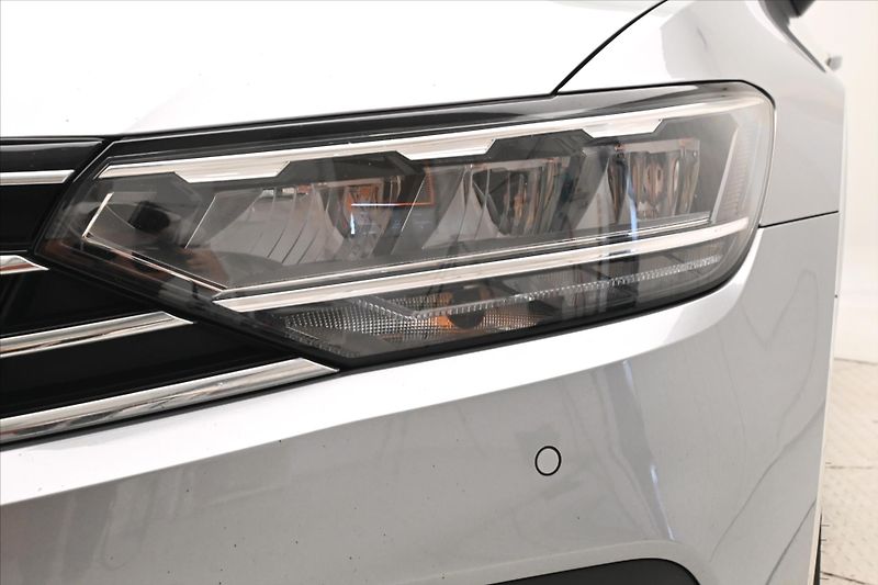 Volkswagen Passat 2,0 TDI 110kW DSG Business Zár - fotka 30 z 32
