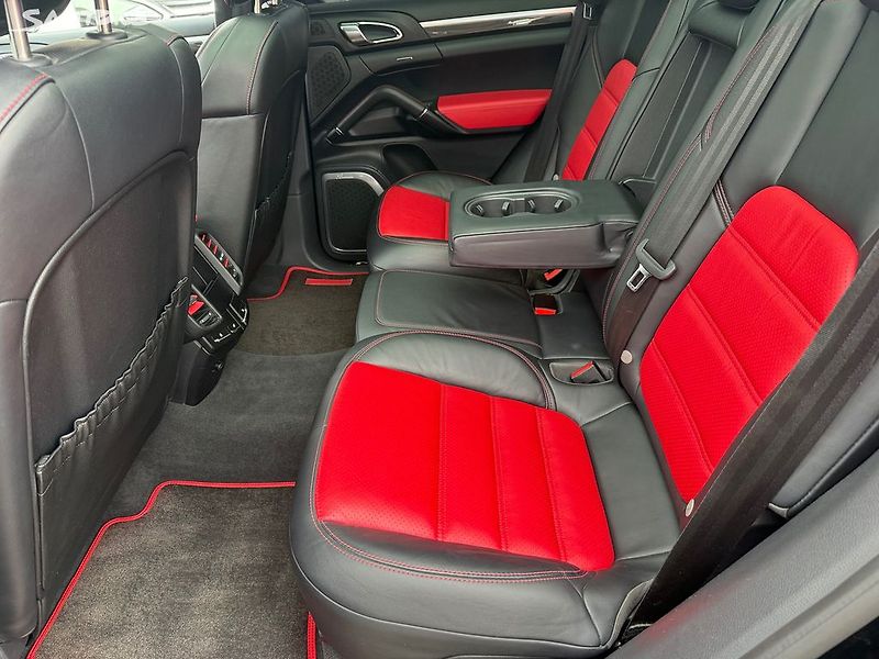 Porsche Cayenne Turbo S - fotka 43 z 44