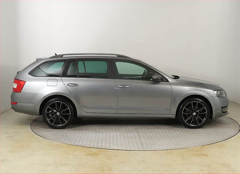 Škoda Octavia (2013) Elegance 1.8 TSI, 4X4 - fotka 6 z 23