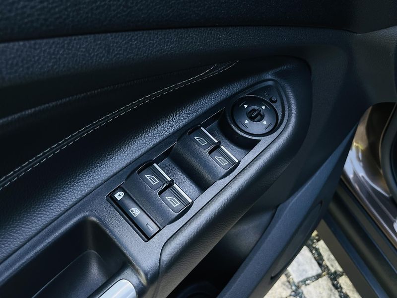 Ford Grand C-MAX 2.0TDCi MAN TAŽNÉ 1MAJITEL - fotka 35 z 50