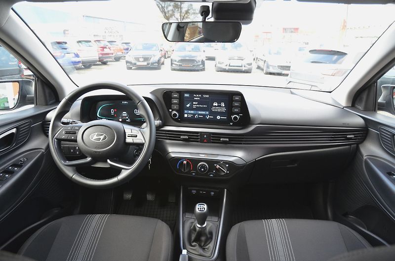 Hyundai i20 (2024) 1.2i 62kW / ČR / 8.000km - fotka 18 z 37