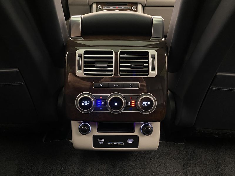 Land Rover Range Rover 4.4 SDV8 REZERVACE - fotka 31 z 56