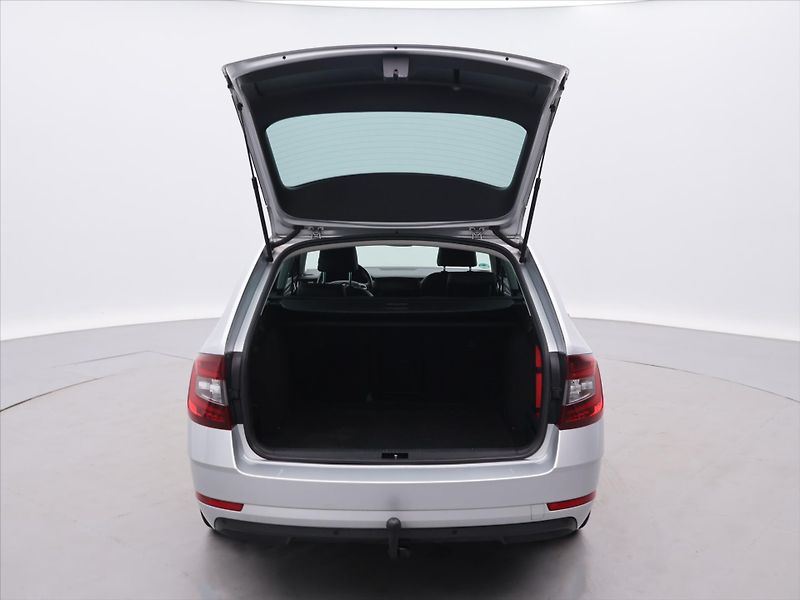 Škoda Octavia 2,0 TDI 110kW DSG Style Virtua - fotka 9 z 37