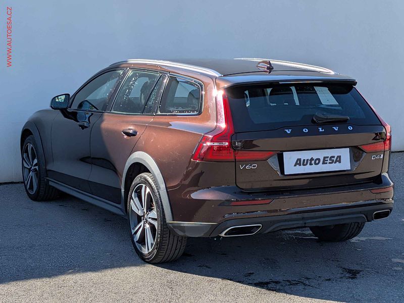 Volvo V60 (2019) 2.0D 4x4, Cross Country, AT - fotka 6 z 16