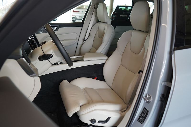 Volvo XC60 T8 Ultra Dark PHEV, Pano, 360° - fotka 18 z 48