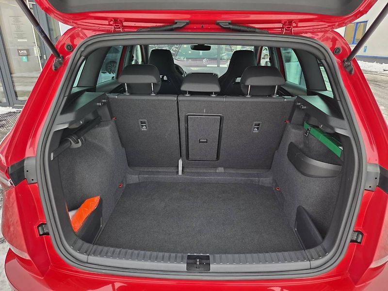 Škoda Karoq Sportline 1.5 TSI DSG tažné - fotka 38 z 45