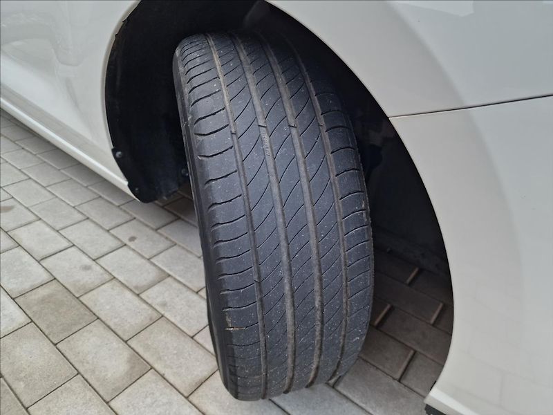 Hyundai i30 1.0 T-Gdi Family Smart Kombi - fotka 44 z 50