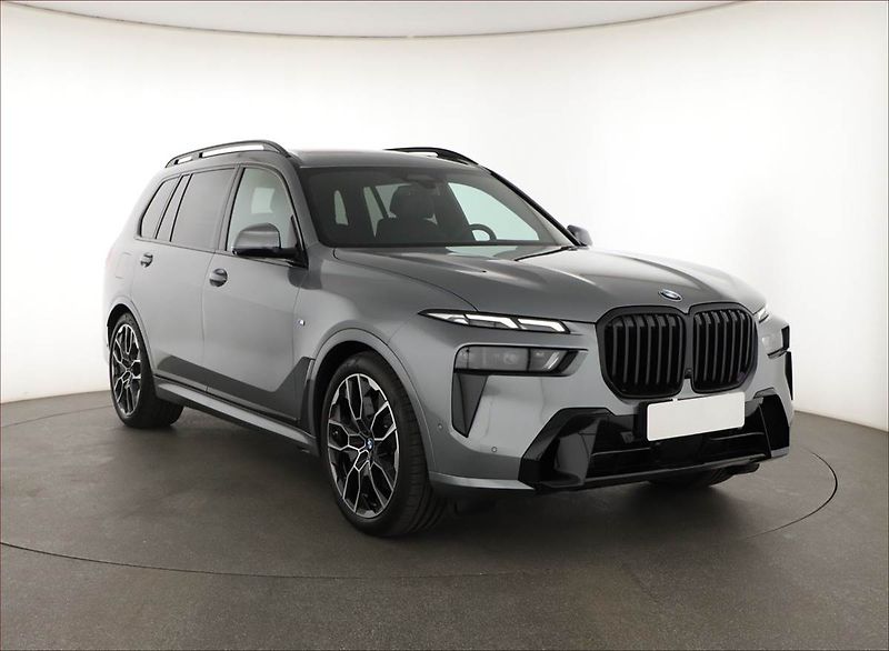BMW X7 (2025) xDrive40d - fotka 1 z 31