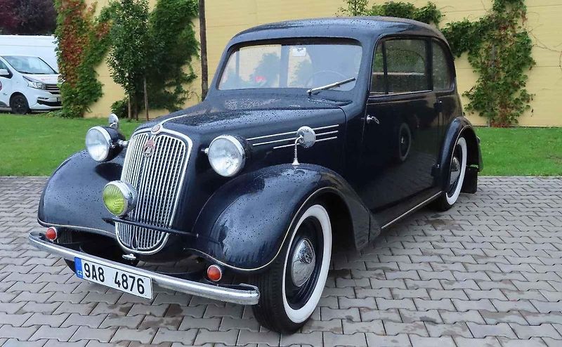 Pálavský Oldtimer přilákal na Břeclavsko desítky elegantnch veteránů.