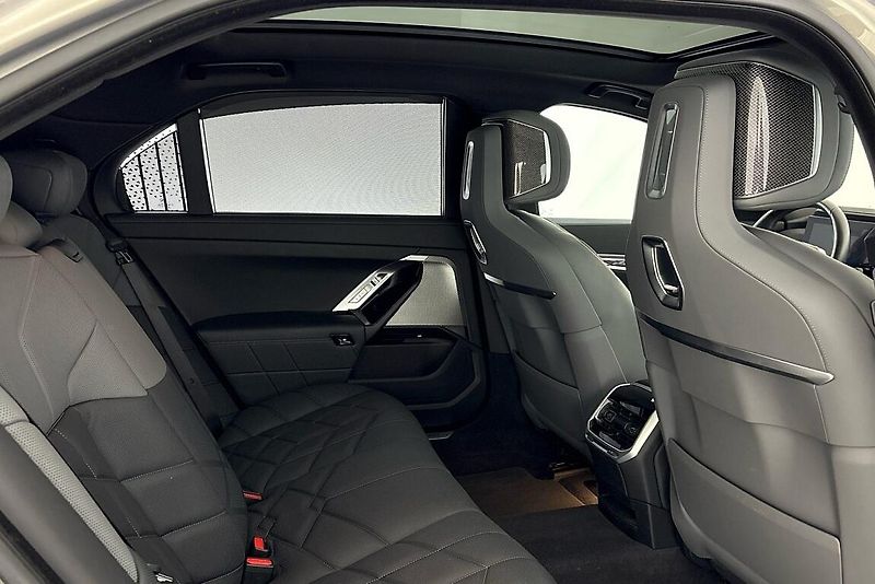 BMW Řada 7 řady 7 | M760e xDrive - fotka 12 z 27