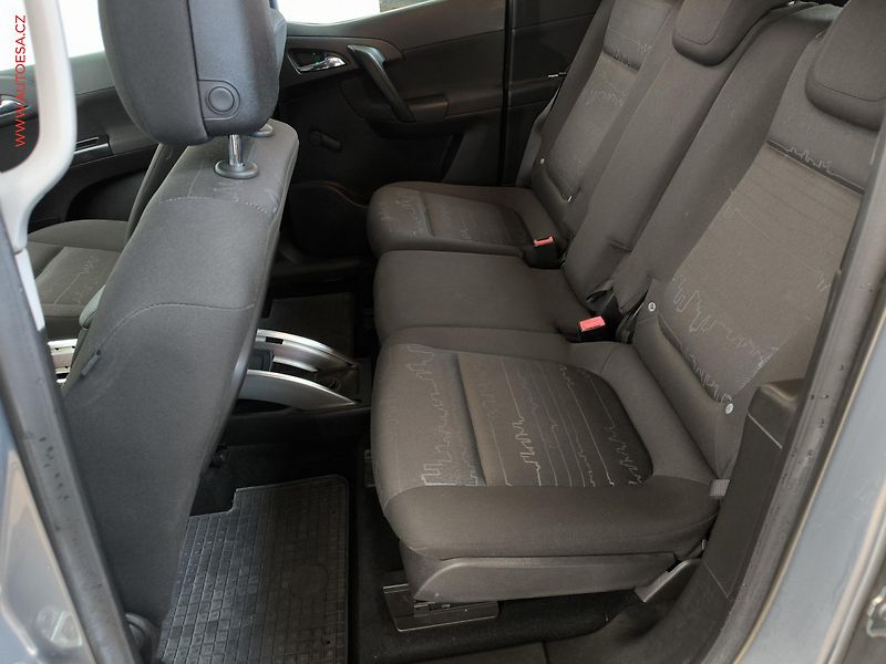 Opel Meriva (2010) 1.7 CDTi, AC, výhřev sed - fotka 10 z 17