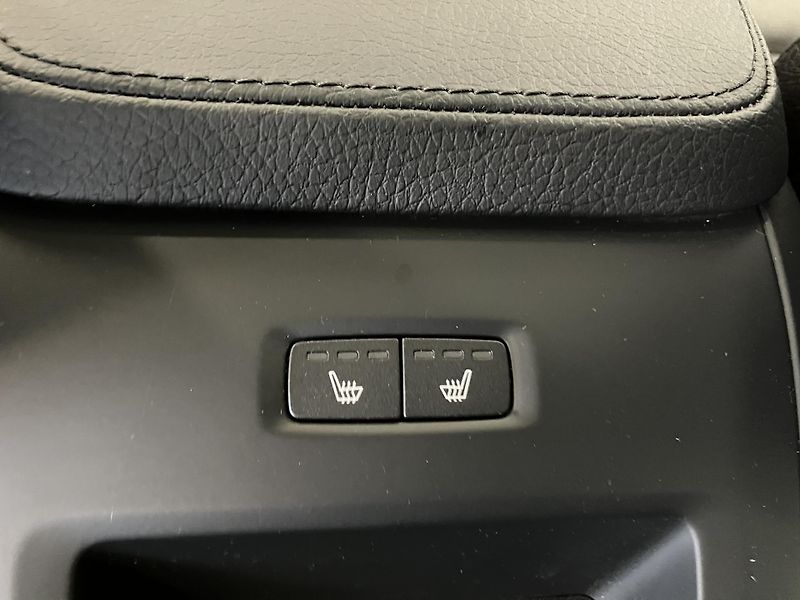 Volvo XC90 B5 AWD Momentum AT8 - fotka 21 z 48