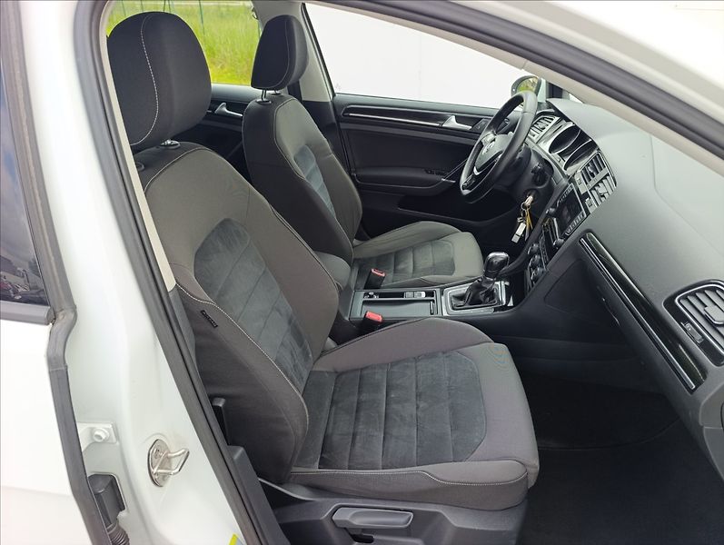 Volkswagen Golf 2,0 TDi DSG Aut.Klima Tempomat - fotka 29 z 41