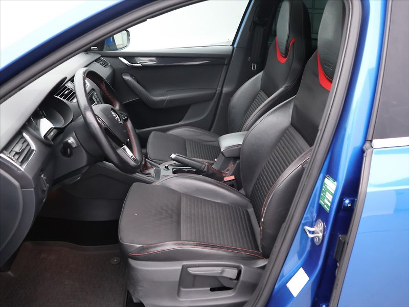 Škoda Octavia RS 2,0 TDI 135kW Webasto Tažné - fotka 10 z 25