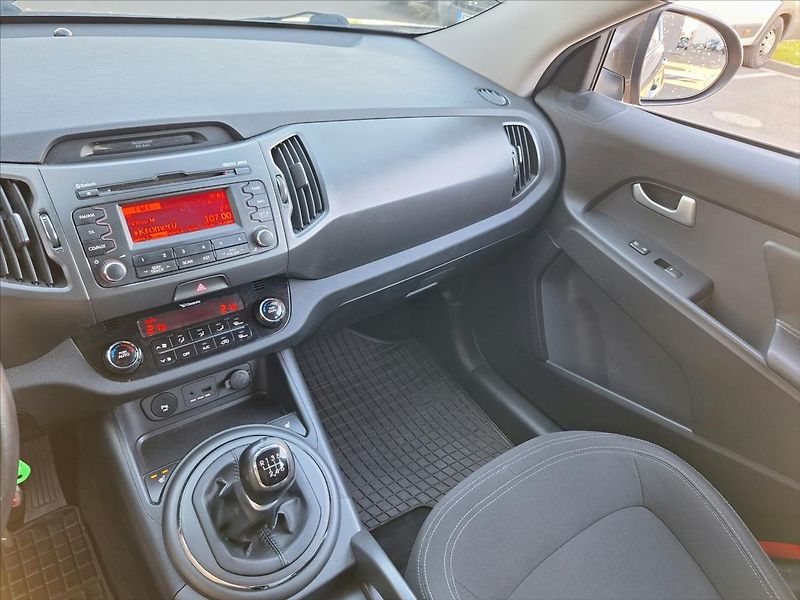 Kia Sportage 2,0 CRDI  Comfort Plus 4X4 CZ - fotka 13 z 15