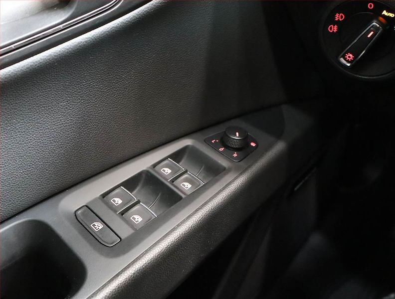 Seat Leon (2016) Style 2.0 TDI FR, Automat - fotka 16 z 19