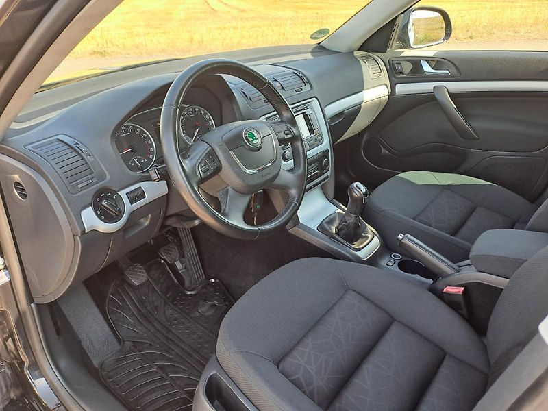 Škoda Octavia (2011) 1.6 TDi, PĚKNÝ STAV - fotka 9 z 30