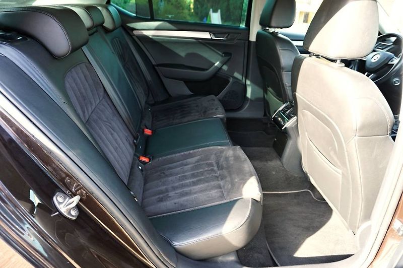 Škoda Superb (2016) STYLE PLUS 2,0 TDI 110 kW - fotka 23 z 53