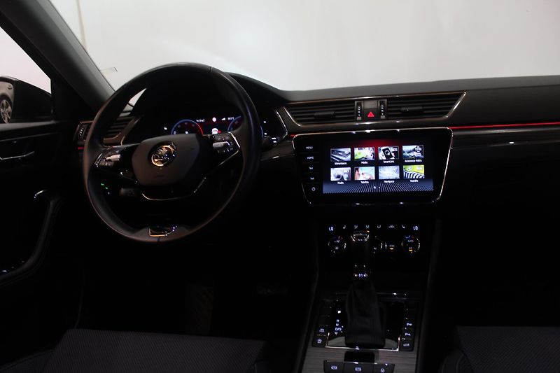 Škoda Superb (2022) 2.0TDI DSG Style Display LED - fotka 27 z 32