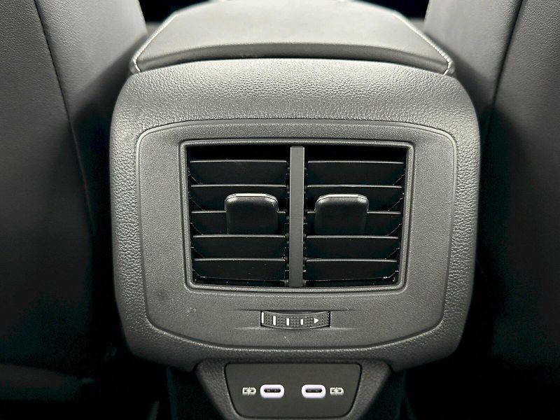 Volkswagen T-Roc (2025) Life GOAL 1.0 TSI 85kW - fotka 26 z 27