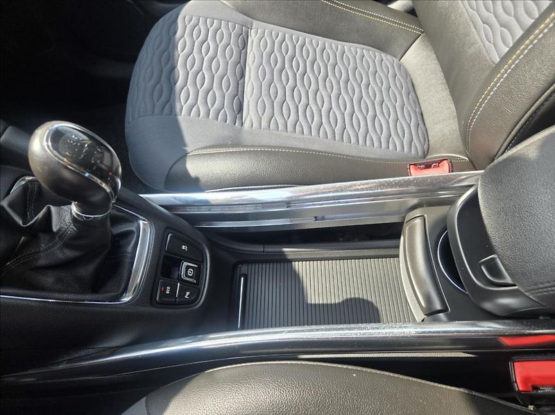 Opel Zafira 2,0 CDTI  TOURER 7 MÍST - fotka 18 z 35