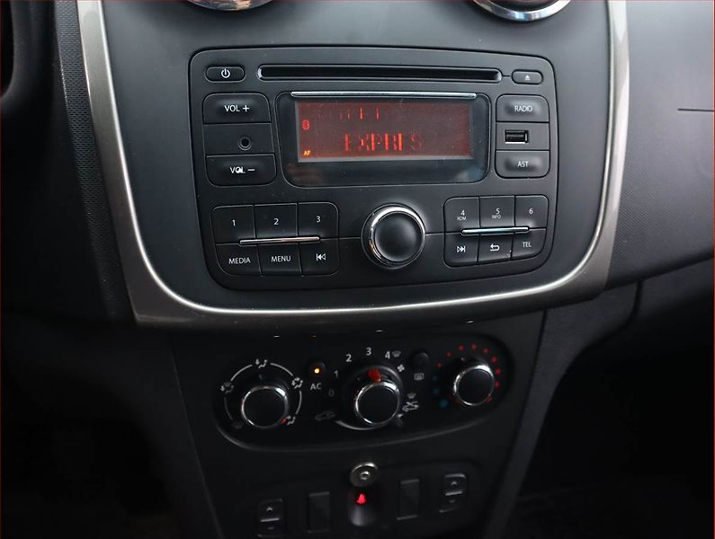 Dacia Sandero (2014) 1.2 16V, po STK, za super cenu - fotka 12 z 14