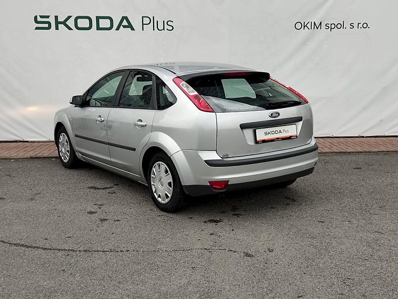 Ford Focus (2006) 1,6 i 74 Kw Automat - fotka 26 z 31