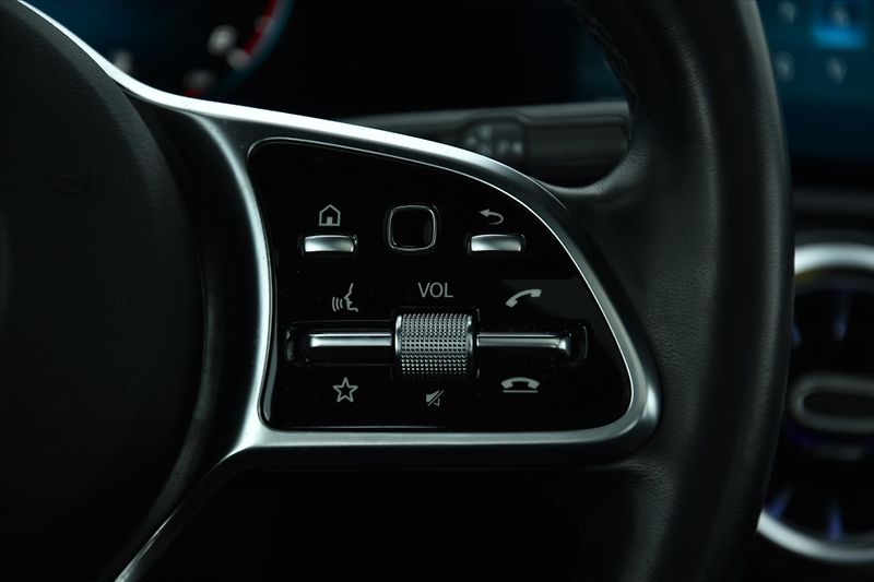 Mercedes-Benz Třídy A 250i 165kW NAVI PANORAMA ČR - fotka 18 z 28