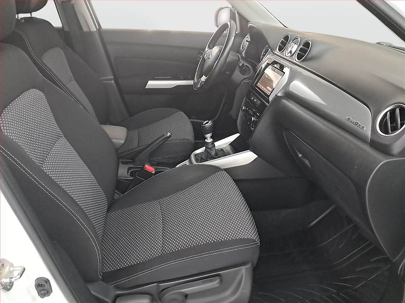 Suzuki Vitara (2015) 1.6 DDiS, 4X4, Navi, Tempomat - fotka 9 z 19