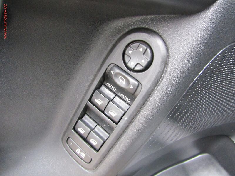 Citroën C3 (2010) 1.6VTi, AC, tempo, park.asist - fotka 15 z 20