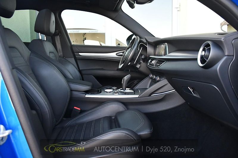 Alfa Romeo Stelvio 2.0 Turbo 16V 206kW Veloce AT8 - fotka 12 z 45