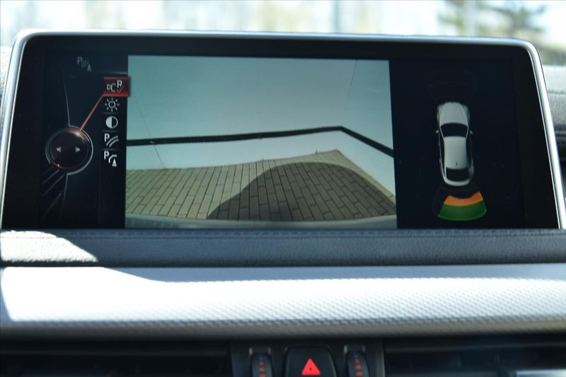 BMW X6 xDrive 30d 190kW M-PAKET ČR - fotka 22 z 28