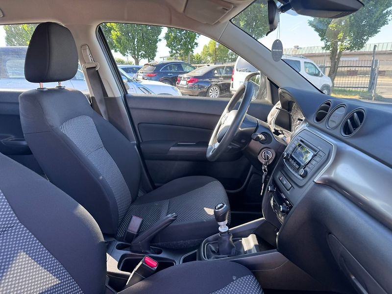Suzuki Vitara (2021) 1,4i 95 KW HYBRID TAŽNÉ 1. MAJ - fotka 34 z 45