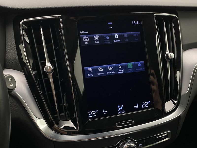 Volvo V60 D3 MOMENTUM AUT REZERVACE - fotka 34 z 39