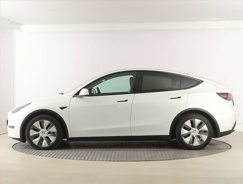 Tesla Model Y (2023) Long Range AWD 79kWh, SoH 92% - fotka 3 z 33