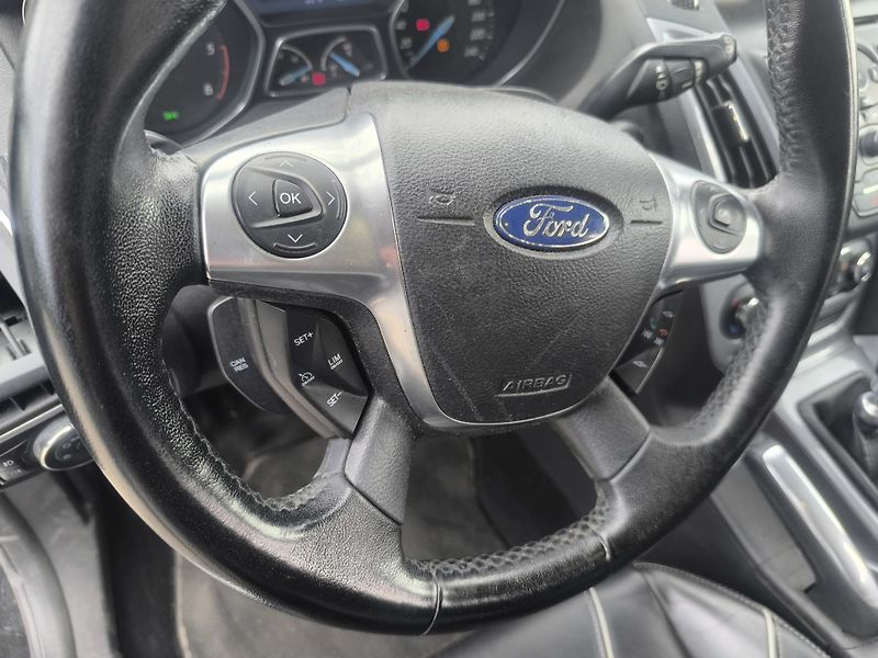 Ford Focus 2.0TDCI103KW,MAX VÝBAVA,KRÁSNÝ - fotka 23 z 24