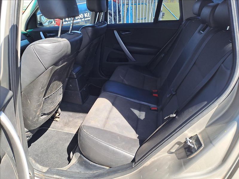 BMW X3 2,0 i 4x4 - fotka 6 z 13