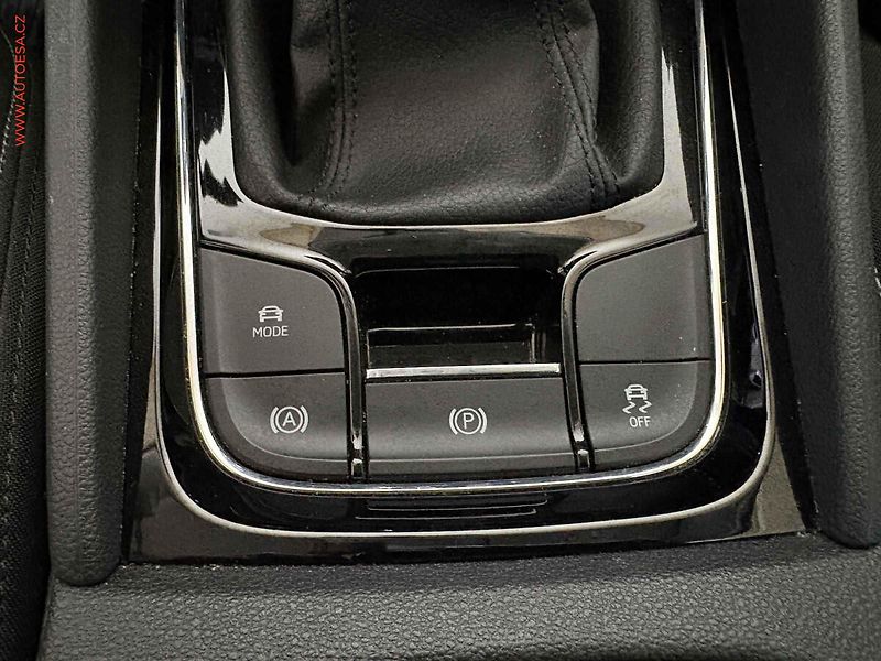 Škoda Karoq (2022) 1.5 TSi, 1.maj,ČR, Style - fotka 17 z 17