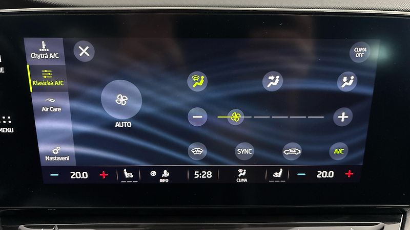 Škoda Octavia 2.0 TDI DSG Ambition Combi - fotka 23 z 24
