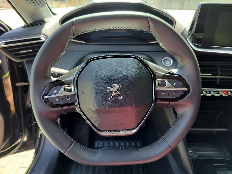 Peugeot 208 e, navigace, SOH 95% - fotka 13 z 28