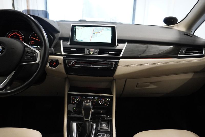 BMW Řada 2 2,0 GRAN TOURER - fotka 27 z 33
