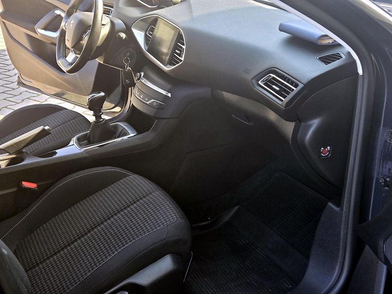 Peugeot 308 bHDi ČR, *SERV.KNÍŽKA*         - fotka 23 z 40
