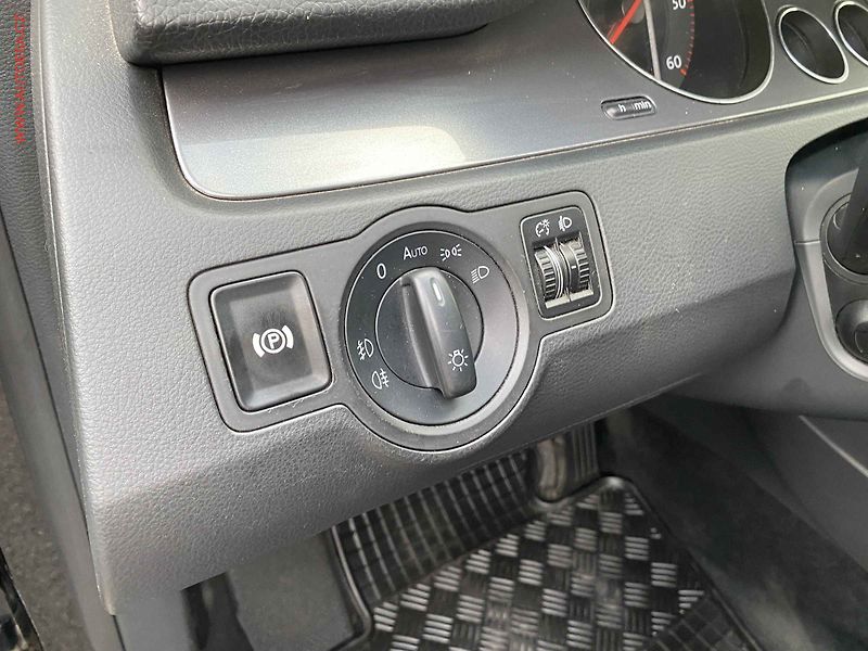 Volkswagen Passat (2008) 1.9 TDi, Trendline, AC - fotka 16 z 17