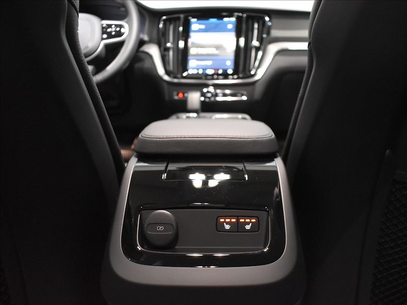 Volvo V60 2,0 T6 AWD PLUS BLIS,Bezklíč - fotka 14 z 23