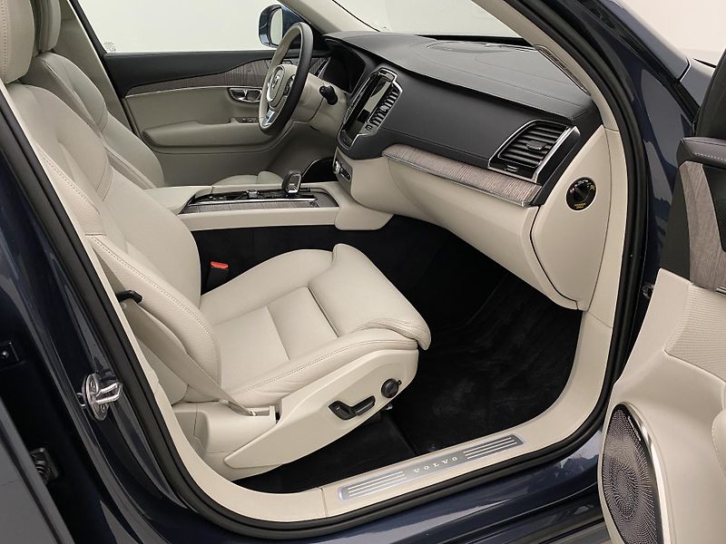 Volvo XC90 B5 AWD PLUS BRIGHT REZERVACE - fotka 25 z 58