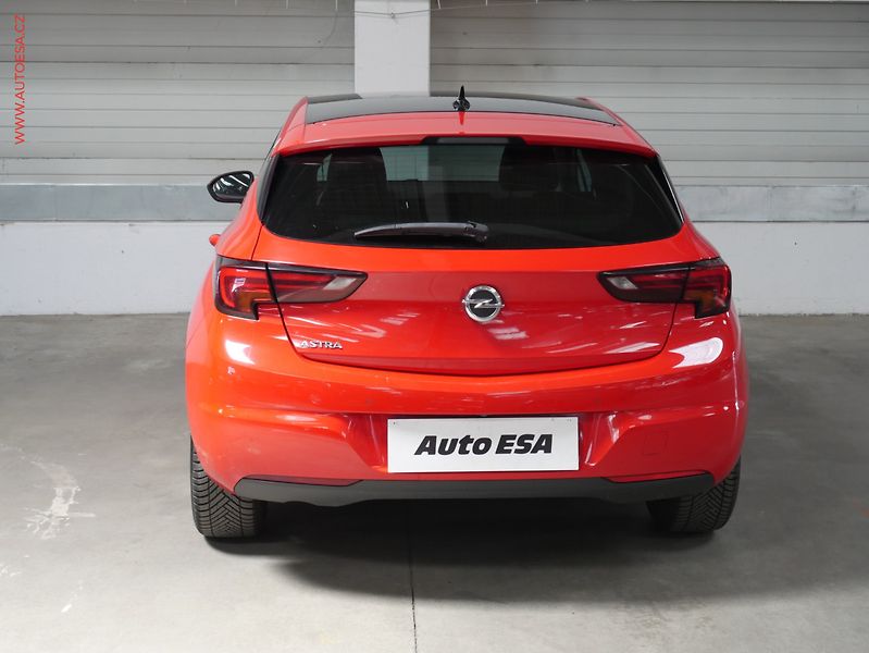 Opel Astra (2019) 1.6 CDTi, AT - fotka 5 z 23