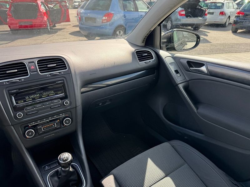 Volkswagen Golf (2012) Comfortline 1.2 TSI 63kW - fotka 15 z 32